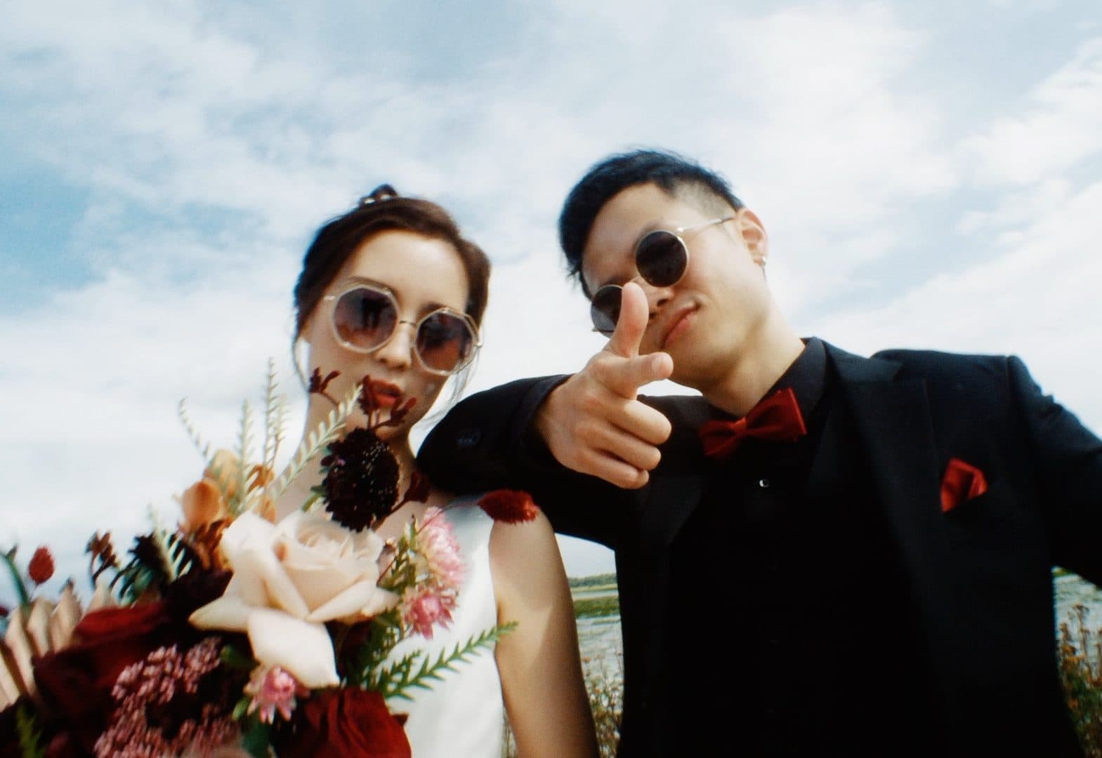 chinese wedding couple posing at polygon gallery